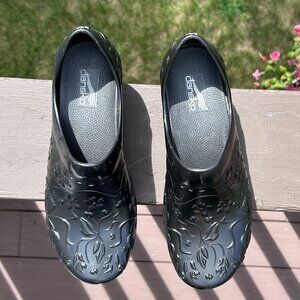 Dansko Pixie Rubber Clogs Nursing Shoes Black Embossed Tooled Floral Slip On 37